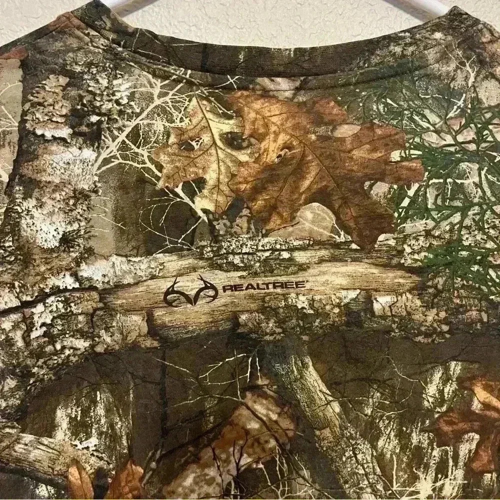 Magellan Outdoors Realtree camo v neck short sleeve t-shirt in size youth large - Picture 3 of 10